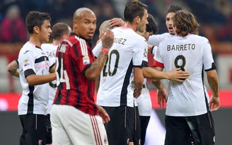 Thua sốc Palermo, AC Milan lỡ cơ hội chen vào tốp 3